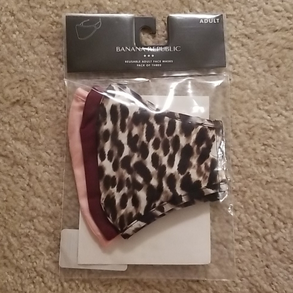 Banana Republic Accessories - Banana Republic Contour 3pk Cheetah Print Facemask